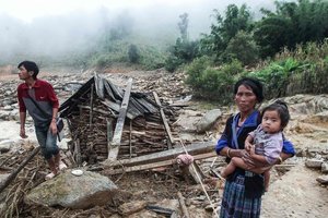 Масштабные наводнения охватили Вьетнам - погибли люди