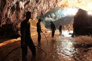 В Таиланде сегодня пройдет финальная операция по спасению детей из пещеры
