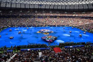 Яркие кадры с церемонии закрытия чемпионата мира: Уилл Смит поет, Роналдиньо играет на барабанах