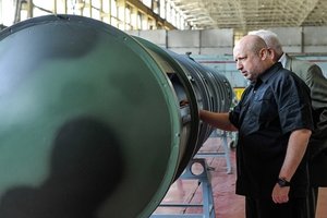 Турчинов: Разработка новых образцов ракетного оружия - один из наших главных приоритетов