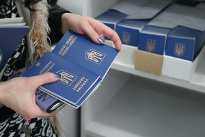 Украинцам при въезде в Канаду придется сдавать биометрику: визы стали дороже