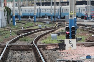 Омелян рассказал, отменят ли поезда в Россию