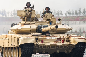 Военный эксперт рассказал, как США отрезают Индию от оружия из России