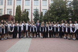 Порошенко и Гройсман поздравили школьников с началом учебного года: опубликовано видео