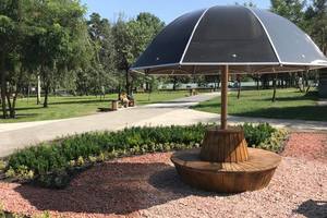 В парке "Победа" появился зонт для романтиков