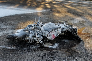 Масштабная авария возле Киева: мотоцикл сгорел после столкновения с легковушкой