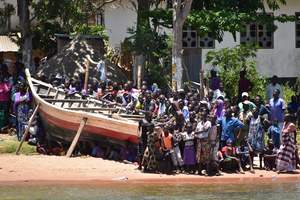 Крушение парома в Танзании: спасатели достали из воды более 200 тел погибших