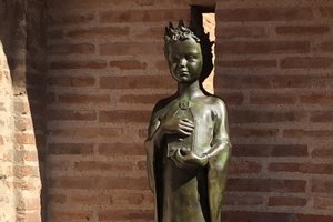 Во Франции открыли подаренный Киевом памятник Анне Ярославне