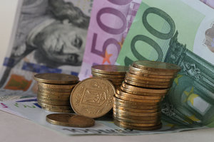 В Украине замер доллар, а евро резко упал