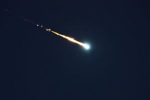 В Японии на жилой дом упали осколки метеорита