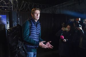 "Режим деградировал": Навальный вышел на свободу после 50 дней ареста