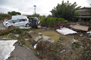 Число жертв наводнения во Франции стремительно растет