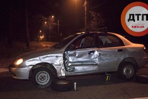 В Киеве пьяный водитель "Таврии" врезался в Lanos и сбежал в лес