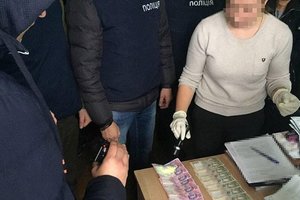 В Ровенской области поймали на взятке чиновника исполнительной службы