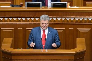 Порошенко поддержал введение военного положения в Украине