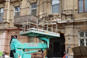 "Обрушение" балкона в центре Одессы: стали известны подробности