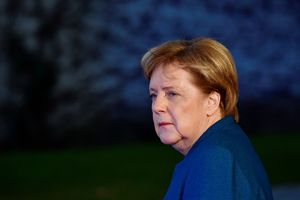Самолет Меркель совершил вынужденную посадку по пути на саммит G20