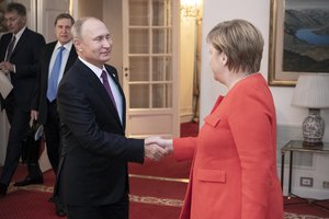 Меркель обсудила с Путиным агрессию РФ в Керченском проливе