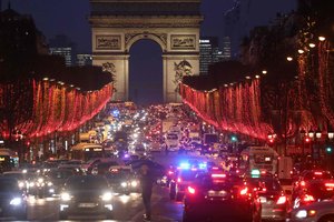 Франция готовится к новым протестам: закрыты музеи, улицы патрулируют тысячи полицейских