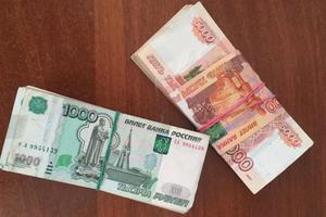 Украинец пытался вывезти в РФ миллион рублей в ботинках