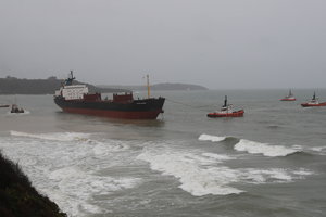Российское судно удалось снять с мели у британских берегов