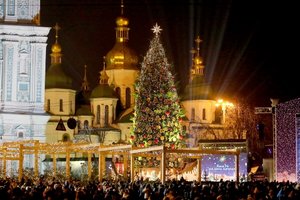 Сегодня в Киеве зажгут главную елку страны