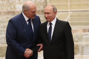 Лукашенко может лишиться власти из-за Путина: эксперты указали на коварный сценарий