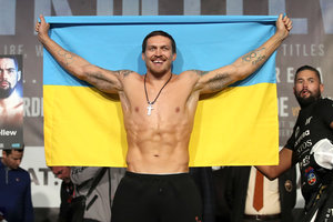 Forbes поставил украинца Усика на первое место среди всех боксеров по финансовому потенциалу