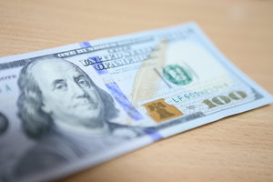 Курс доллара покатился вниз после решения МВФ по Украине