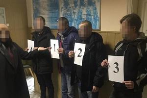 В метро Киева задержали мужчину, выхватившего телефон из рук девушки