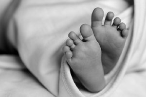 В Закарпатской области нашли брошенного на холоде младенца