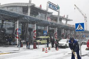 В киевских аэропортах задерживают и отменяют рейсы из-за непогоды