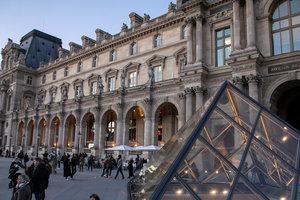 Лувр стал самым популярным музеем в мире