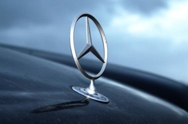 Молодая водитель Mercedes-Benz не справилась с управлением и погибла. Фото: diariomotor.com