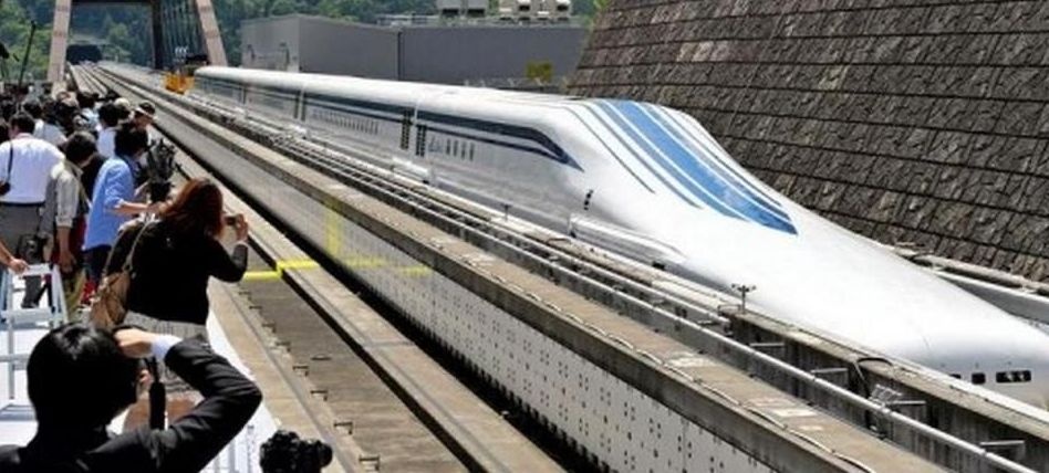 japan-tests-310mph-maglev-train-2_1__