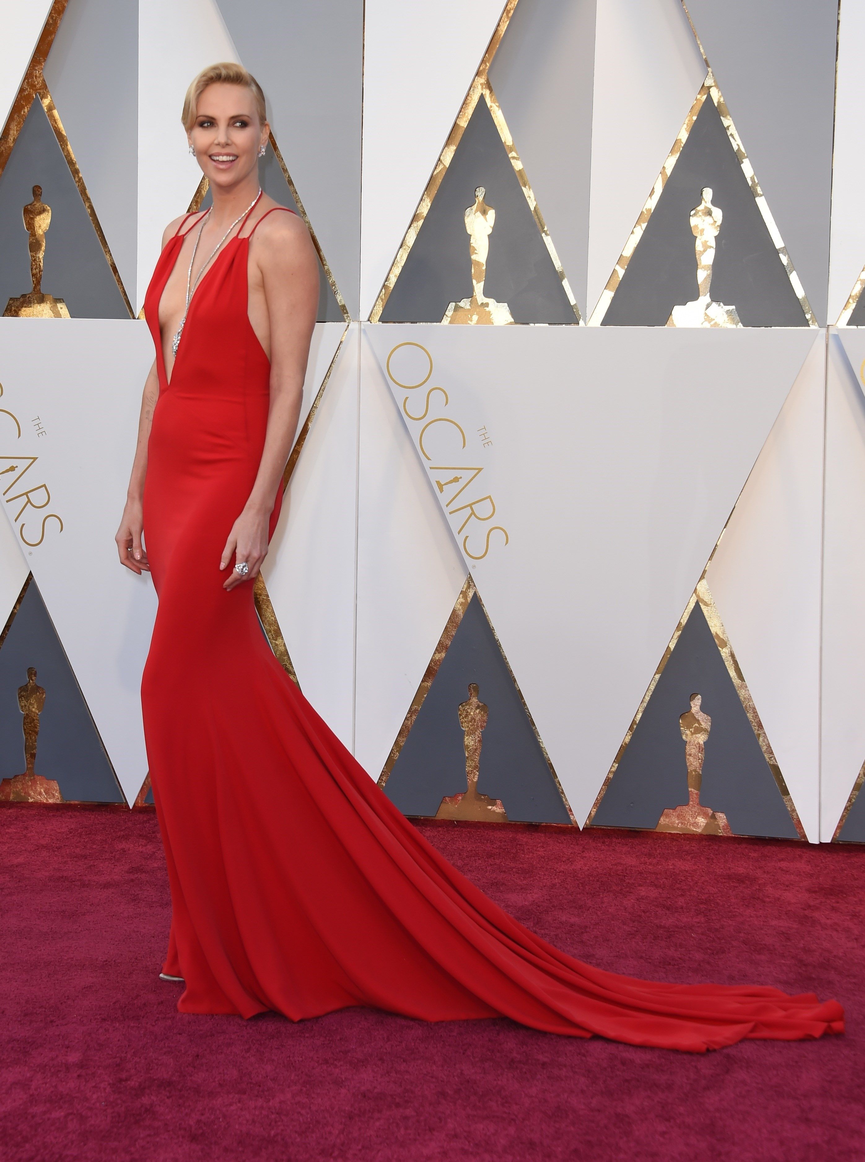 charlize_theron_arrives_7