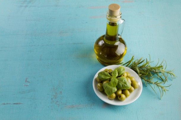 blue-surface-with-olives-and-olive-oil_23-2147612081