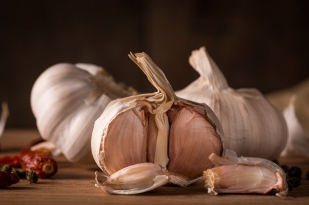 garlics-in-the-kitchen_1127-127