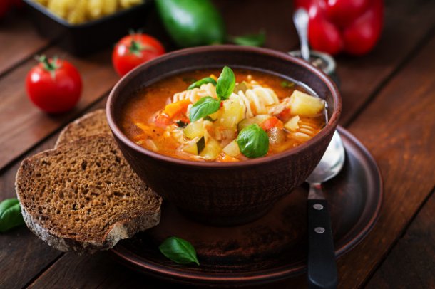 minestrone-italian-vegetable-soup-with-pasta-on-wooden-table_2829-610