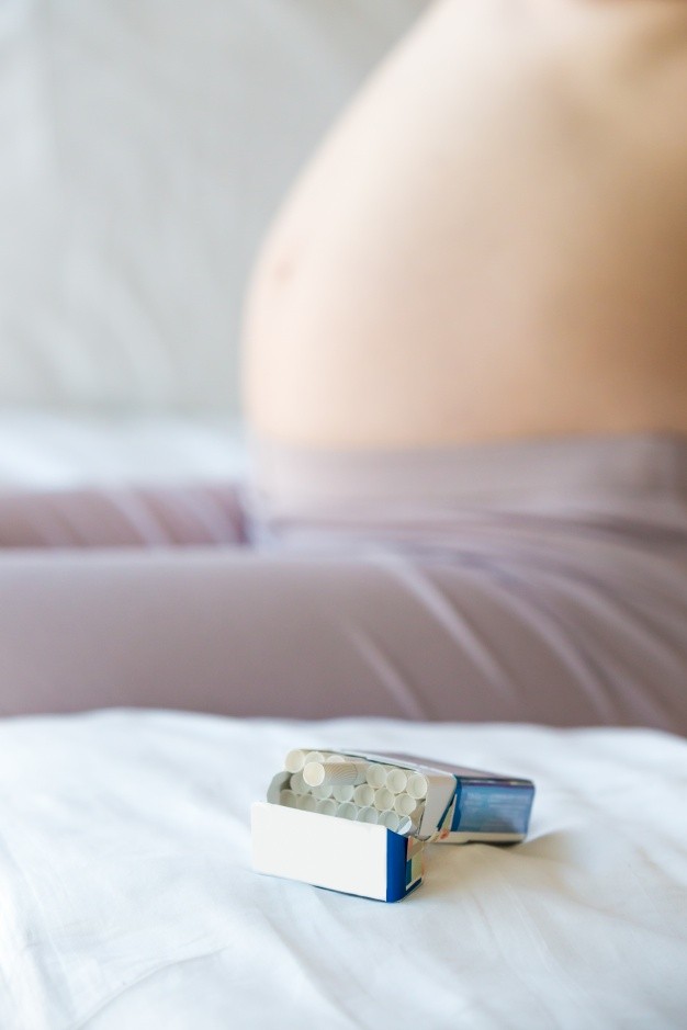 snuff-package-with-a-pregnant-woman-background_1218-454