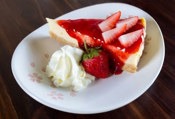 strawberry-cheese-cake-with-whipped-cream_1373-9