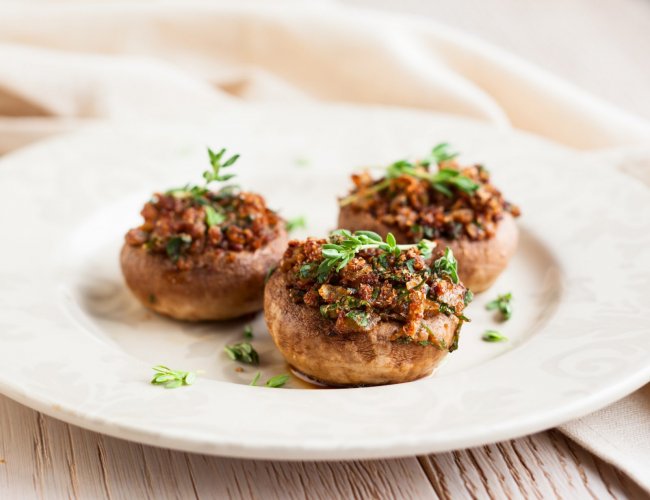 stuffed-mushrooms-with-spinach-and-sun-dried-tomatoes