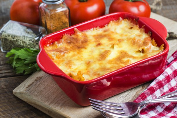 tasty-lasagna-in-a-red-container_1205-31