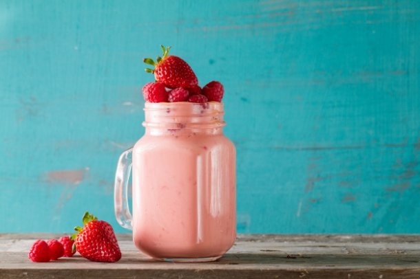 tasty-strawberry-smoothie_23-2147684354_01