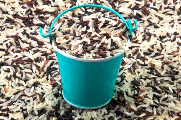white-and-black-rice-grain-in-a-bucket-background_5667-56