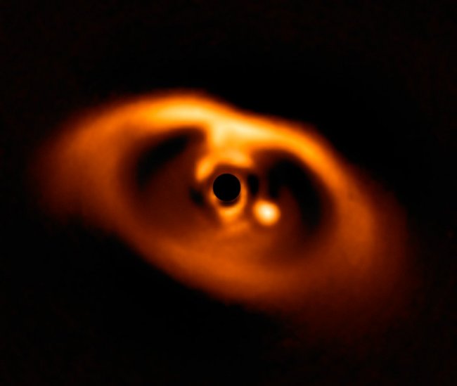 Астрономы в первый раз сделали снимок рождения новейшей планеты — Guardian