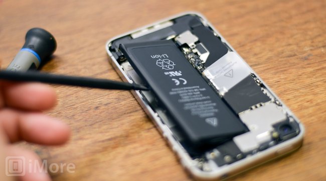iphone-4s-battery-removal