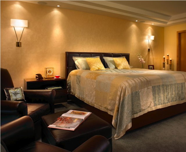 living-with-color-gold-bedroom-02