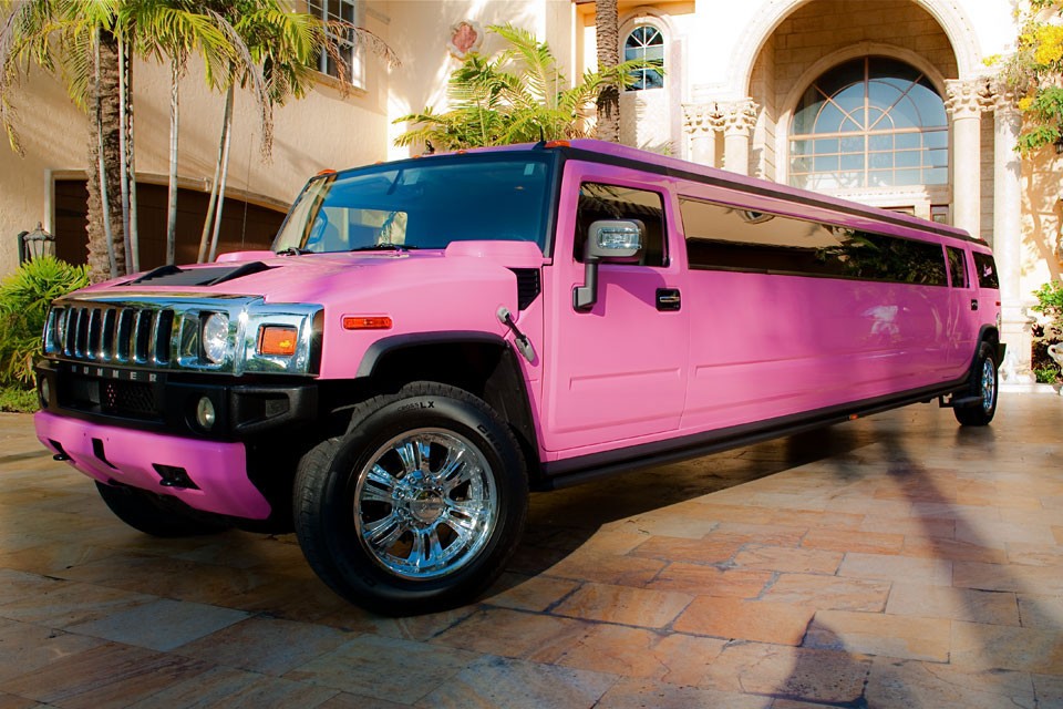 pink-hummer-limo-in-miami