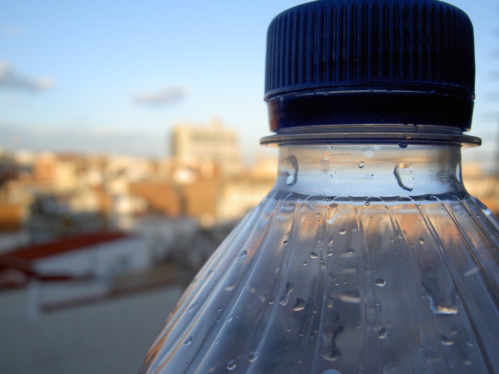 3-alarming-facts-you-need-to-know-before-reusing-water-bottles-min